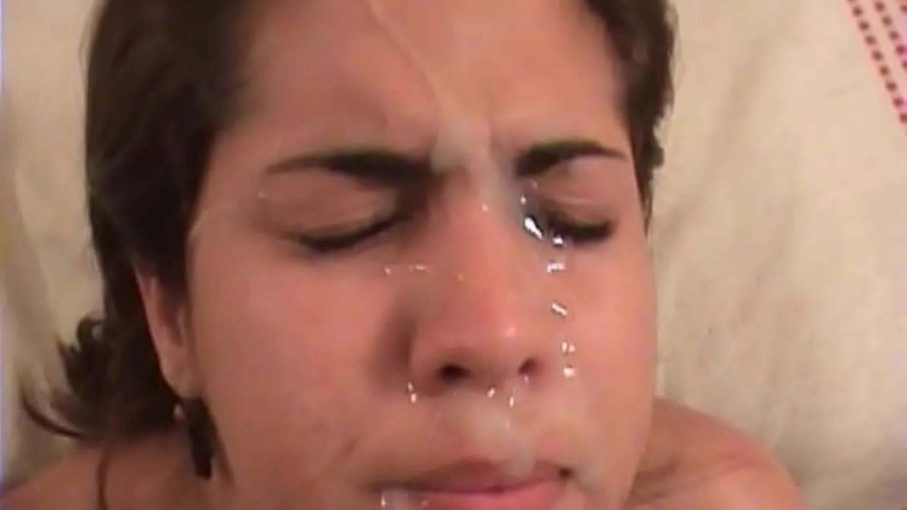 सुंदर लॅटिन श्यामला उग्र सेक्स आहे