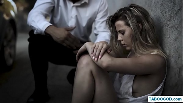 किंकी कथा: बेघर किशोरवयीन मुलगी