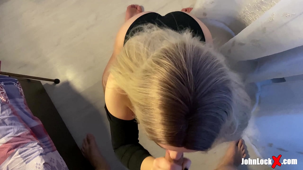 रेडहेड शोषक डिक आणि फकिंग अप, तिच्या नितंबावर कम मिळवणे